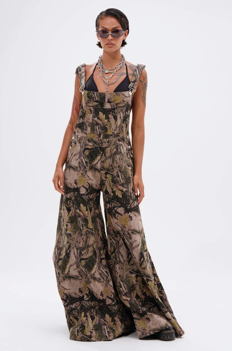 CARMINE CAMO OVERSIZED OVERALLS