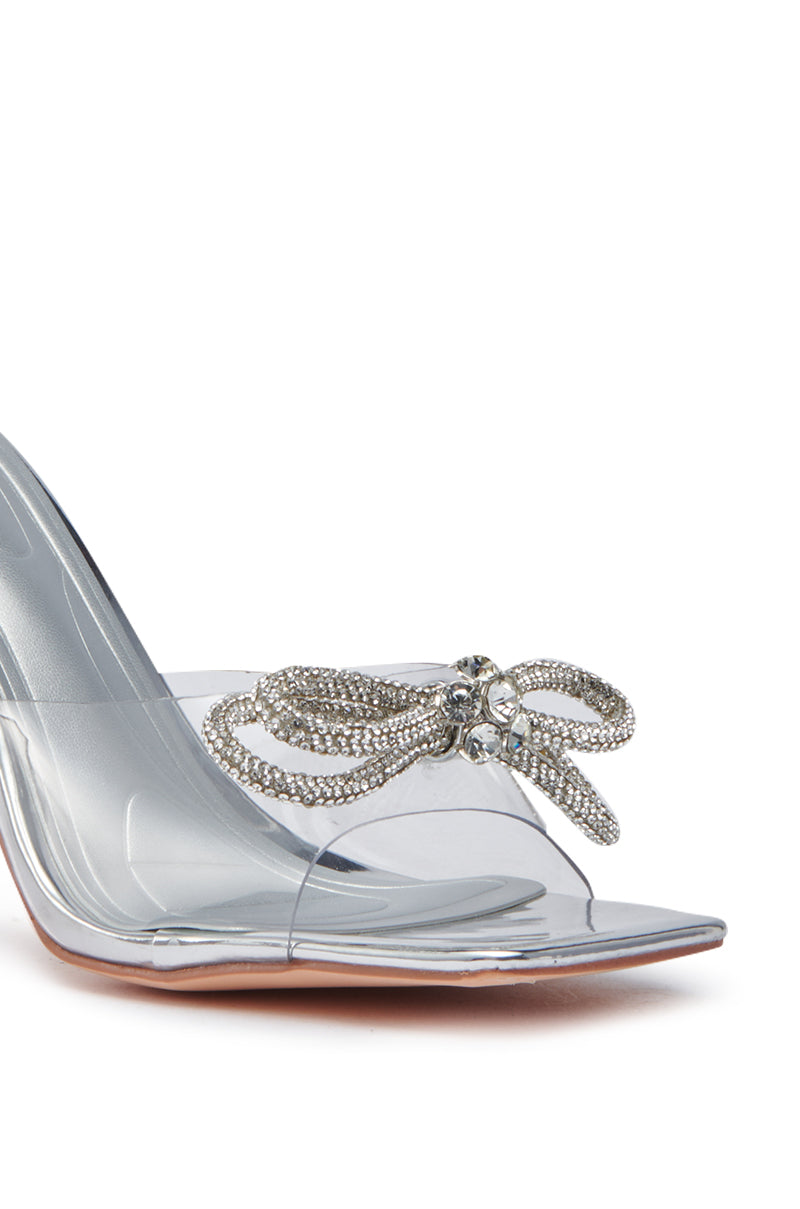 AZALEA WANG ENTRANCING SILVER DIAMOND BOW DETAIL SANDAL