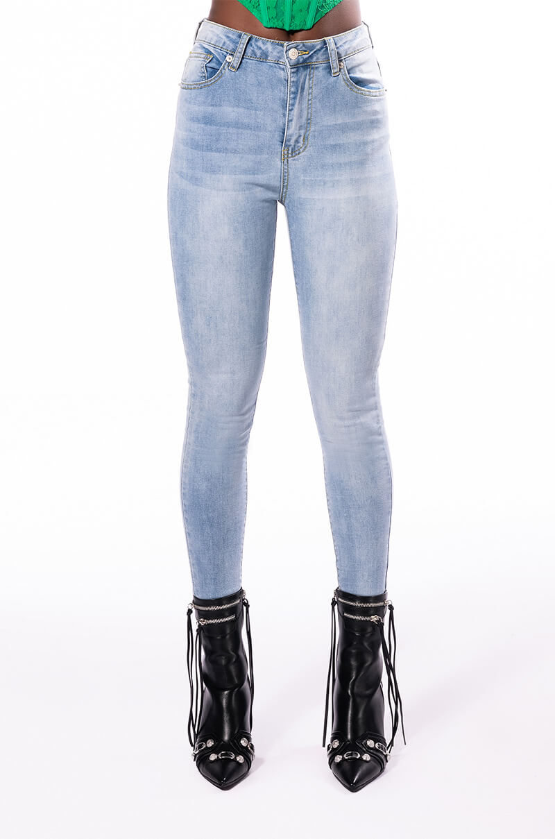 ALL OVER BACK LACE SKINNY JEANS