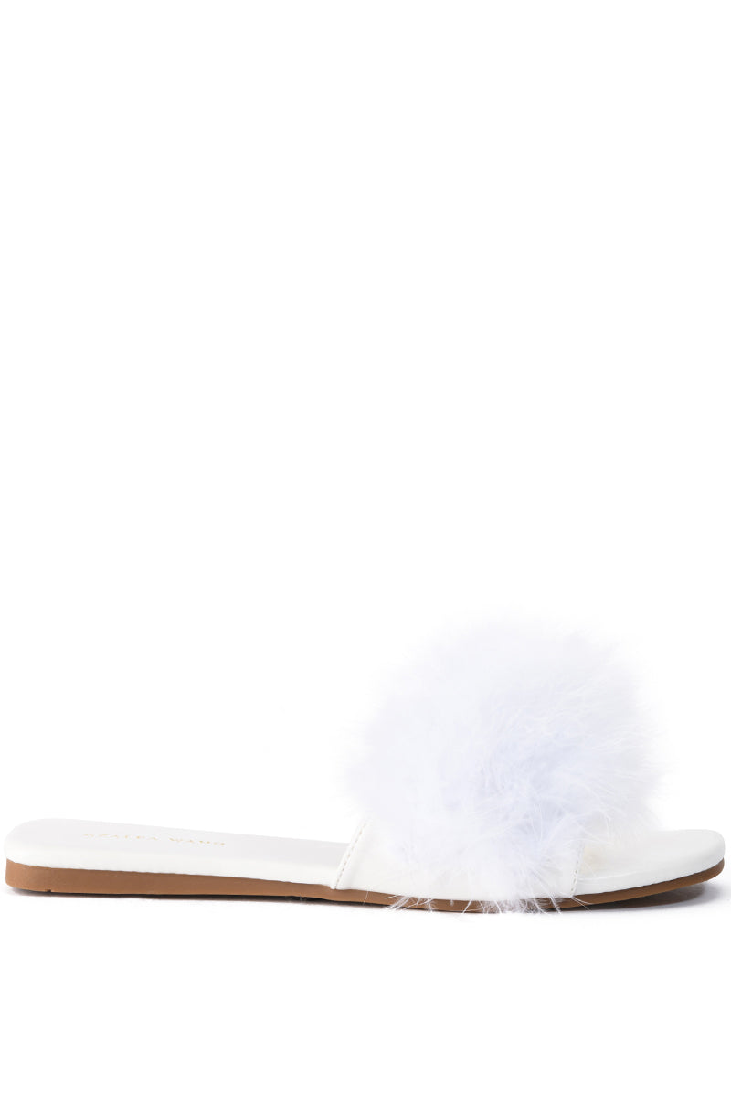 AZALEA WANG PAISLEY FLAT FEATHER SANDAL IN WHITE
