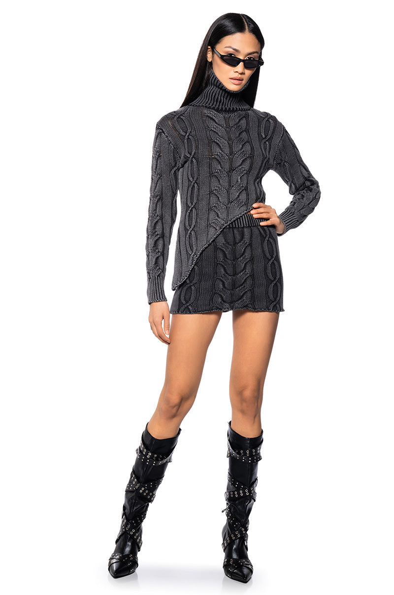 BUNDLED UP CHUNKY KNIT CROPPED SWEATER
