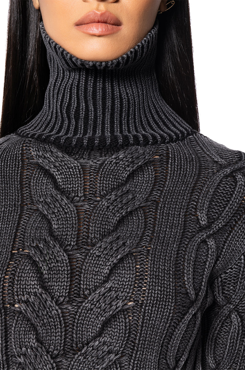 BUNDLED UP CHUNKY KNIT CROPPED SWEATER